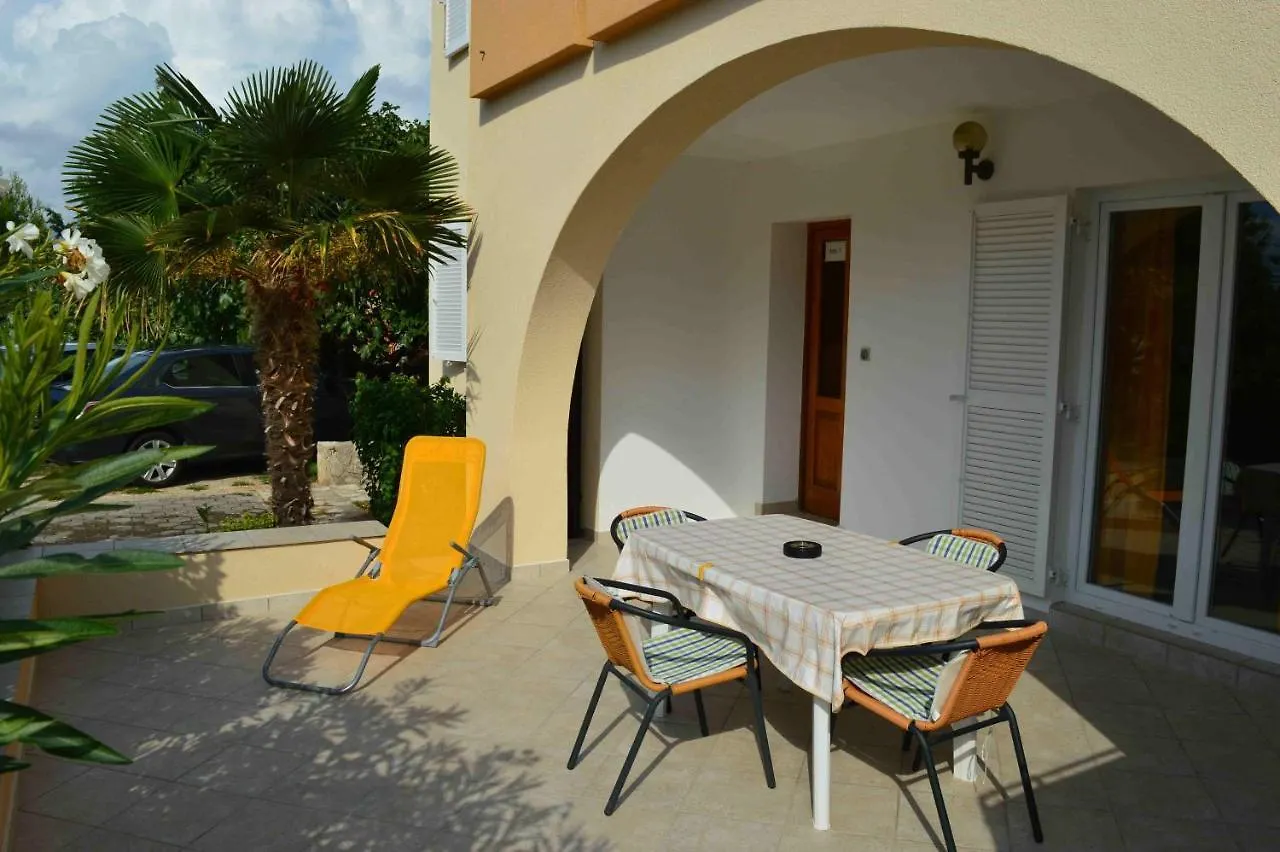Apartments With A Parking Space Punat, Krk - 16307 0*, Punat